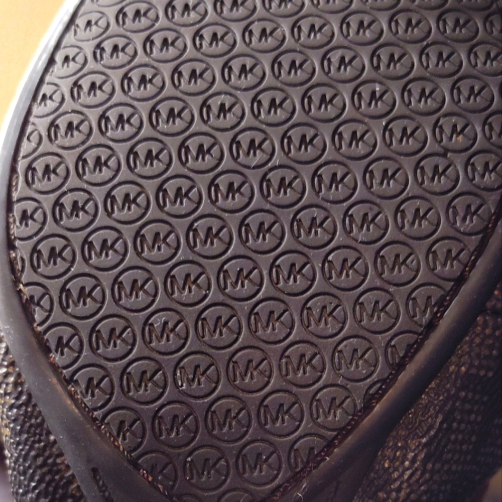 Michael Kors City Ballet Signature